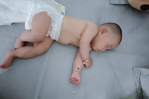 昆明没满月的宝宝